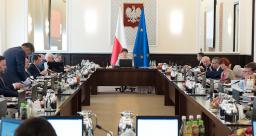 Rząd rezygnuje z projektu włączenia wiceministrów do służby cywilnej