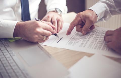 Z testamentem wciąż częściej do sądu niż notariusza