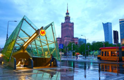 Raport: Warszawa ma ponad dwa miliony mieszkańców, wyludnia się w weekend i nocą