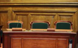 SN: Ławnik niepotrzebny przy zażaleniu na uchylenie immunitetu prokuratorowi