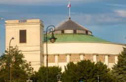 Luka w ustawie o PPK – posłowie wykluczyli z programu swoich pracowników
