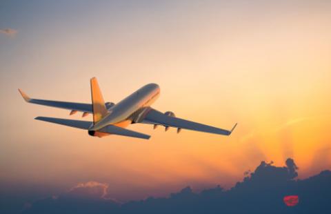 Wizz Air obowiązkowo zaszczepi załogi, także w Polsce