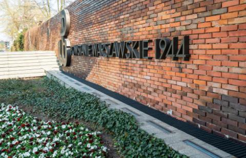 Nagrody pieniężne dla powstańców warszawskich bez podatku dochodowego