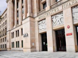 MF: Grupa asesorów Krajowej Administracji Skarbowej aktualnie liczy 32 osoby